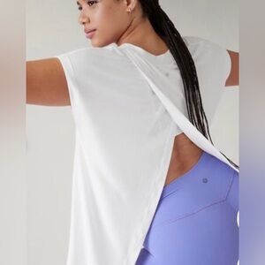 Athleta Explore Tee Tie Back Women’s White V-Neck Short Sleeve Tee Size XS/TP